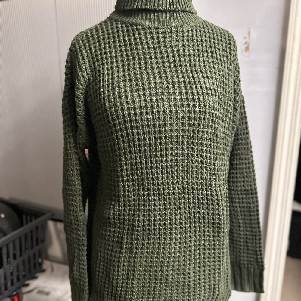 H&M Forrest Green Turtle Neck Sweater with Textured Knit - Picture 6 of 6
